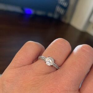 Elegant Silver Diamond Ring Swarovski